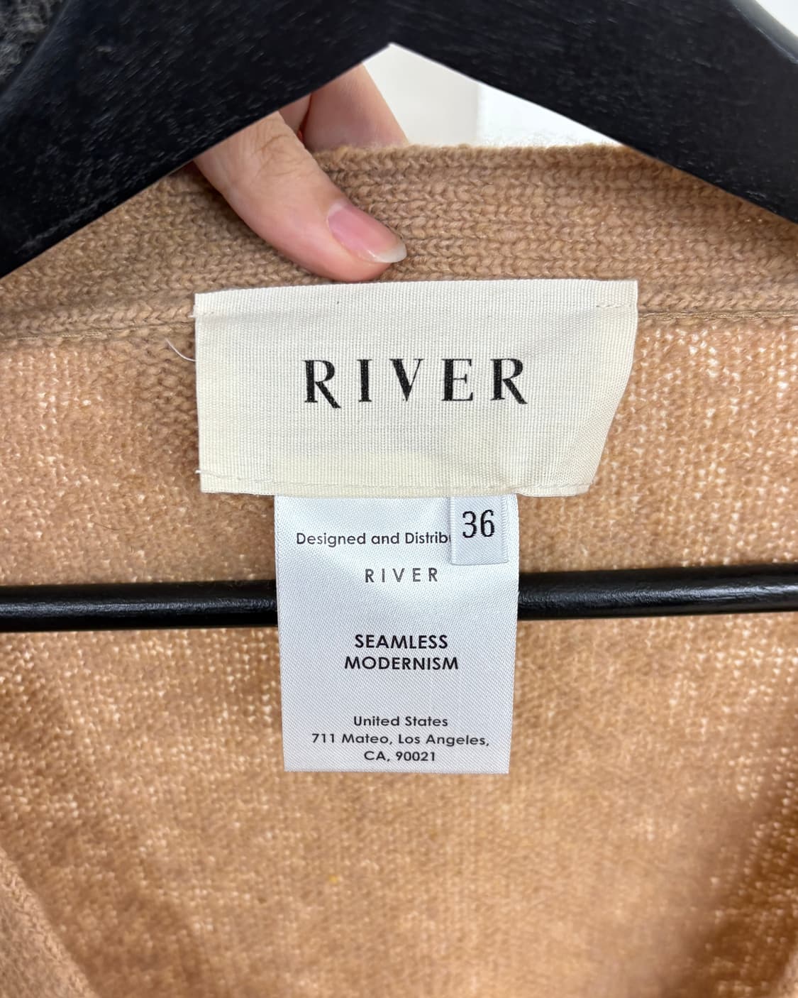 리버 브라운 버튼 울 캐시미어 랩 니트 상품이미지7