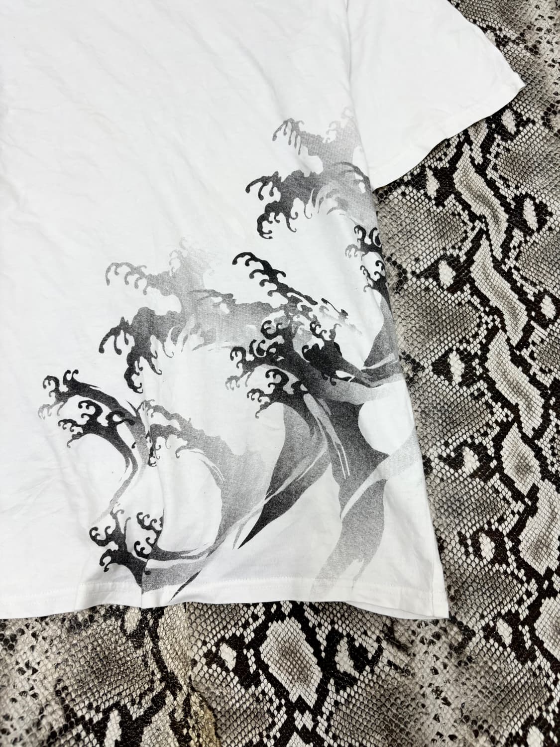 “Vintage” Oriental Print White Tee 상품이미지2