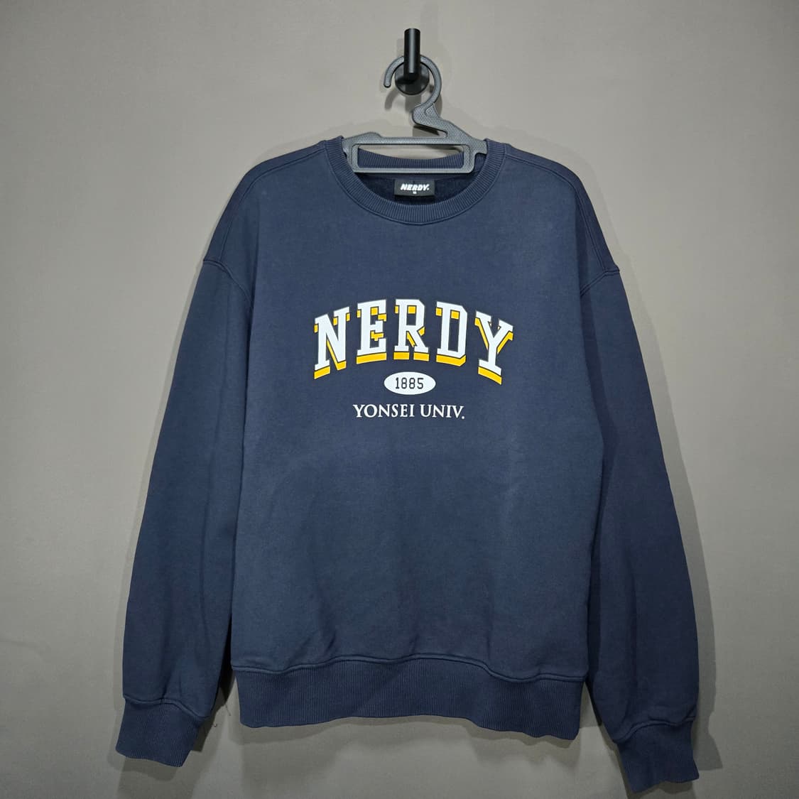 NERDY 1885 연세대학교 맨투맨 네이비 상품이미지1