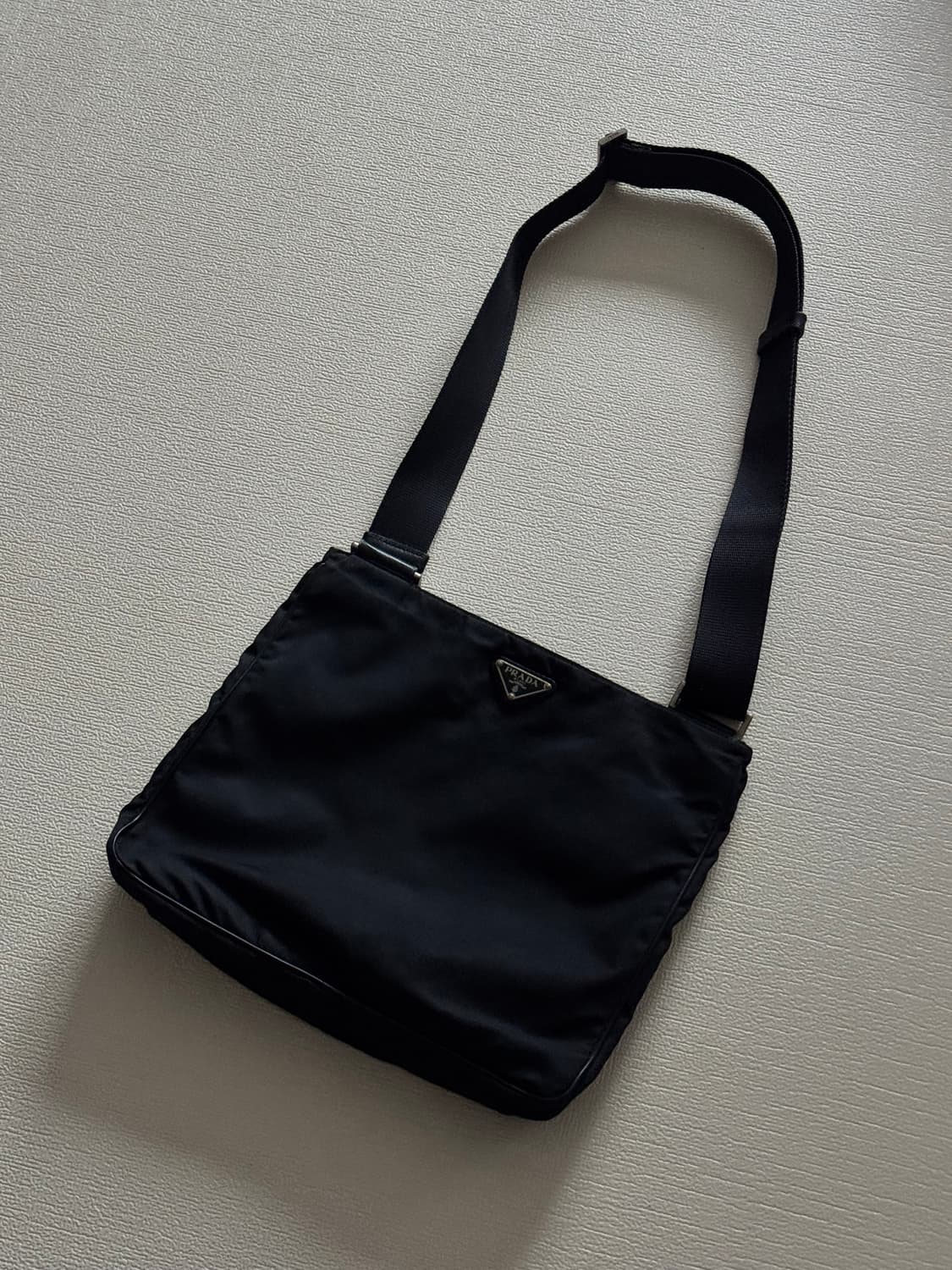 프라다 포코노 크로스백 블랙 상품이미지2