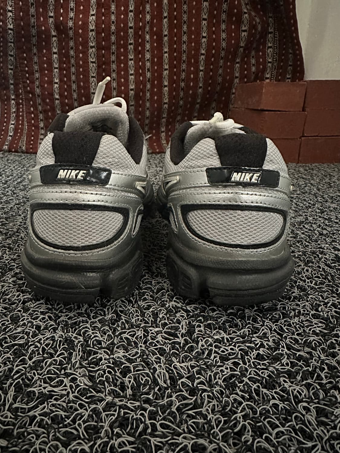 나이키 줌 보메로 5 실버  상품이미지6