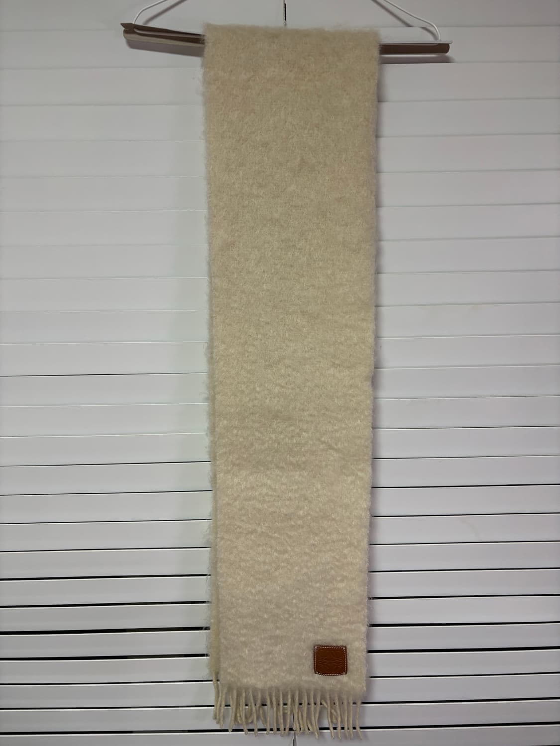 로에베 울 머플러 화이트 새상품 상품이미지2