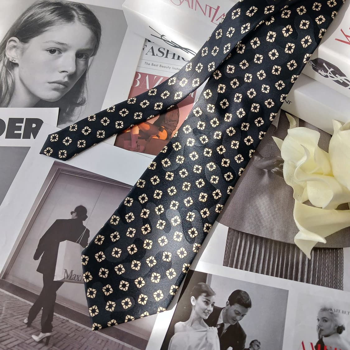 입생로랑 실크 블랙 기하 패턴 넥타이 9.2cm B등급 A19525 상품이미지4