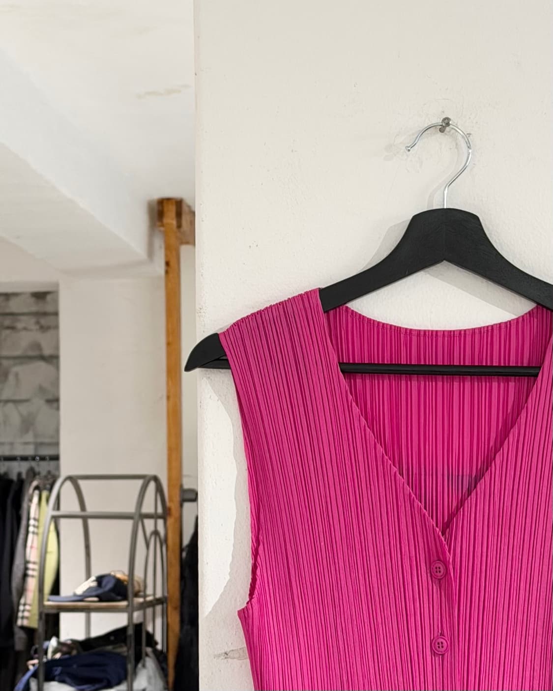 플리츠 플리즈 핑크 버튼업 백 프린팅 슬리브리스 탑 상품이미지2