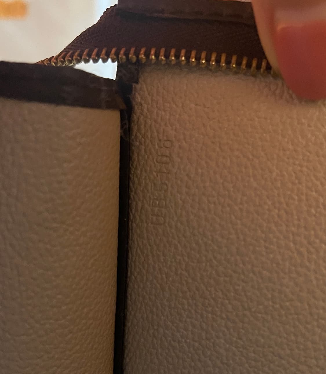 루이비통 Louis Vuitton 포쉐트 토일렛 26 모노그램 클러치 상품이미지3