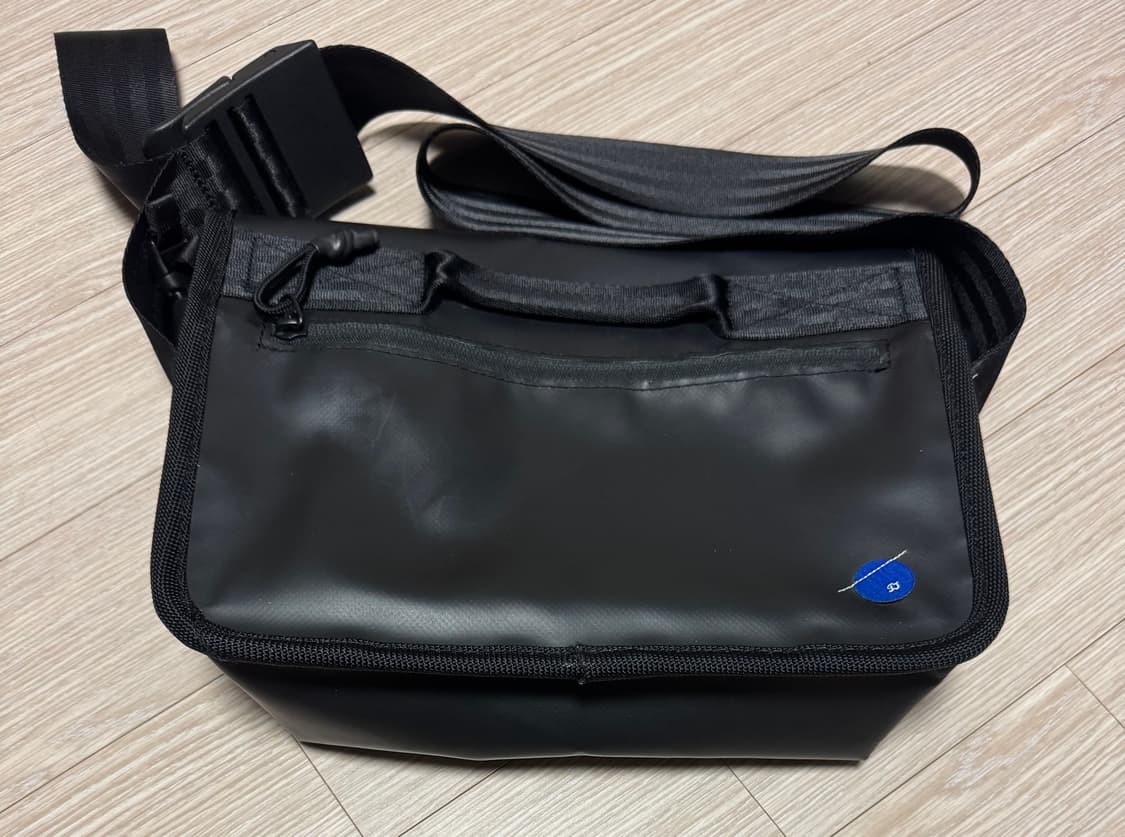 아더에러 트레이스 메신져백 스몰 상품이미지2