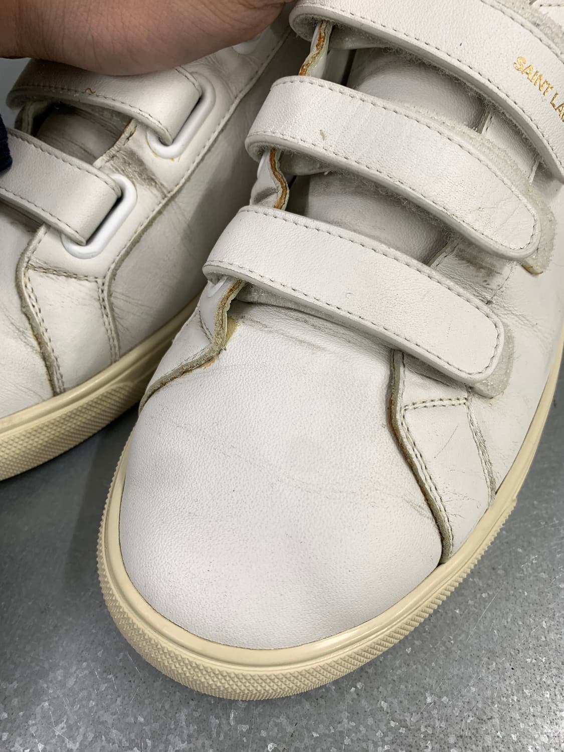 생로랑 레더 벨크로 스니커즈 화이트 42(270) 상품이미지5