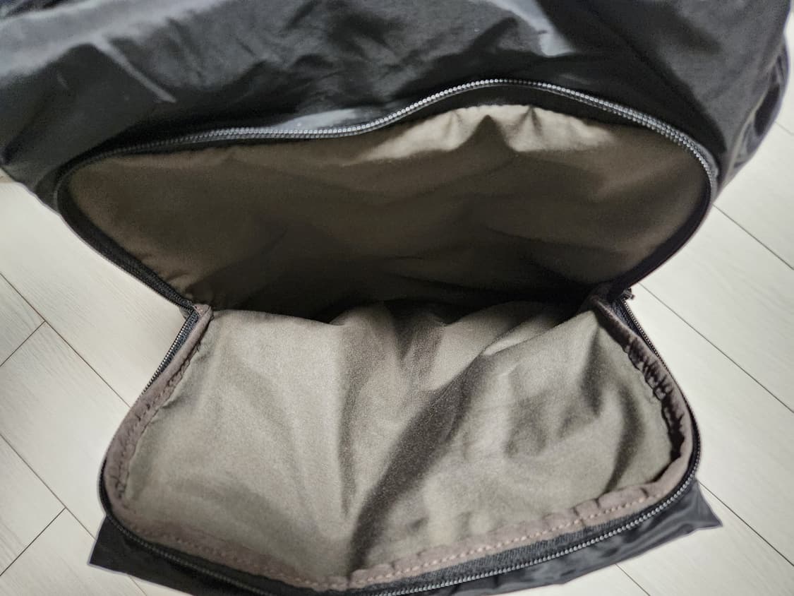 만다리나덕 백팩 AIRBAG 

가로32
세로35
폭9.5

사용감외에  상품이미지4