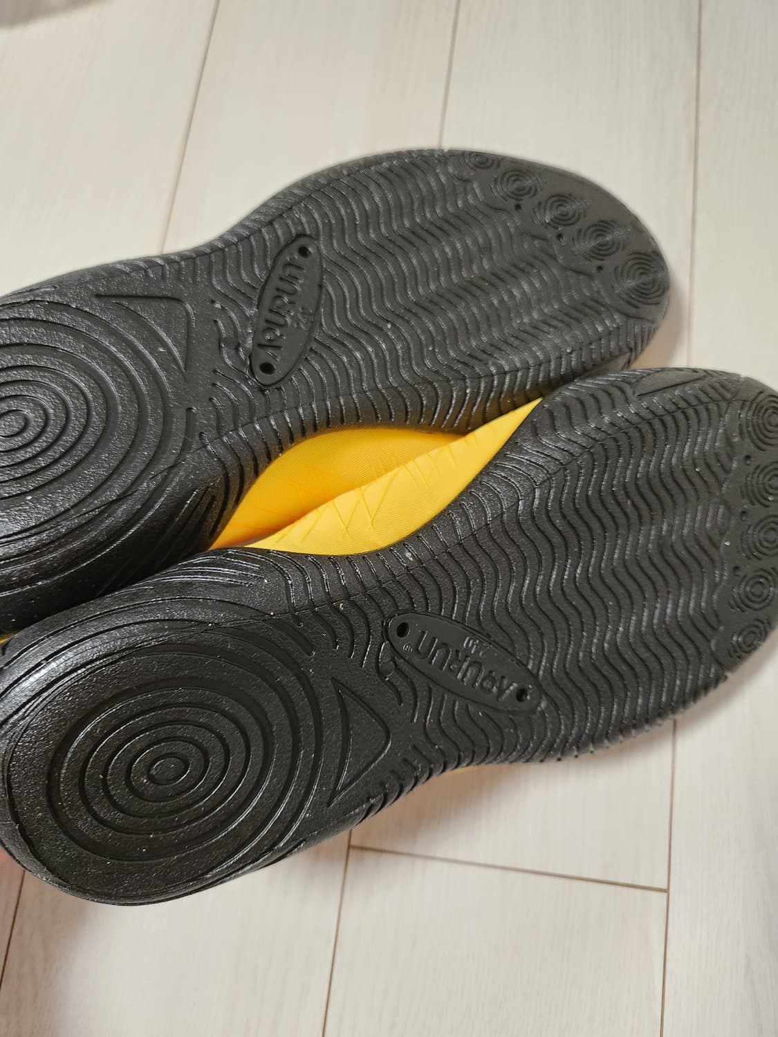 택 새상품) 아쿠런 아쿠아슈즈 사이즈240

여러 중고사이트에도 같이 판 상품이미지5