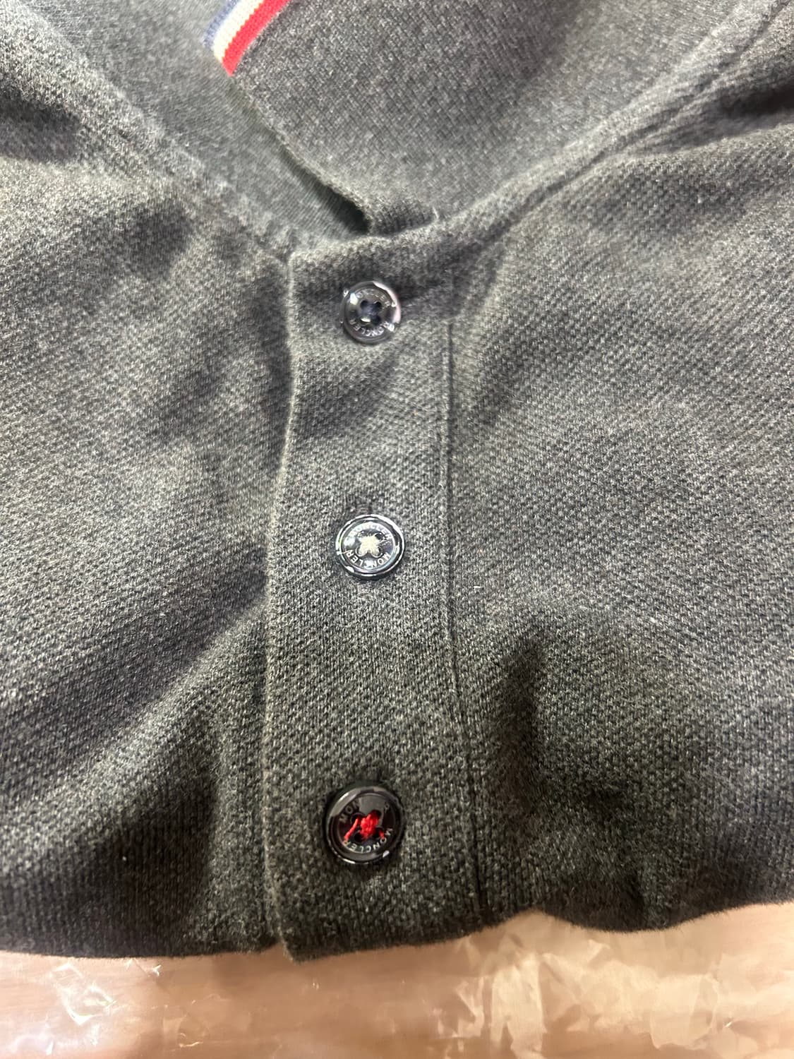 몽클레어 로고패치 삼선 PK 카라 남성 긴팔 티셔츠 챠콜 XL 83480 상품이미지2