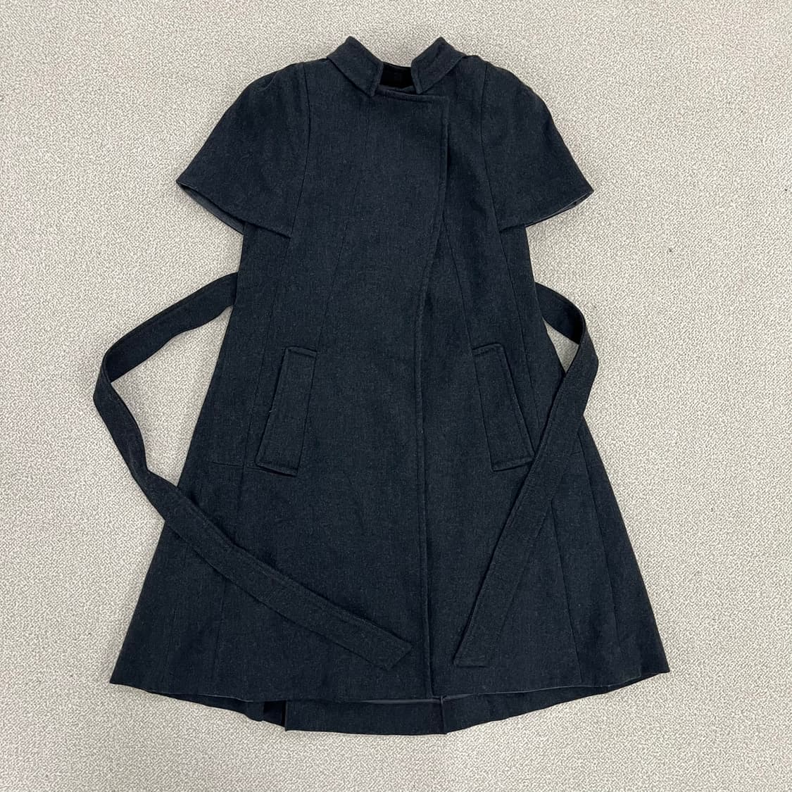 82 한섬 SJSJ 벨티드 반팔 코트 0213M 상품이미지1