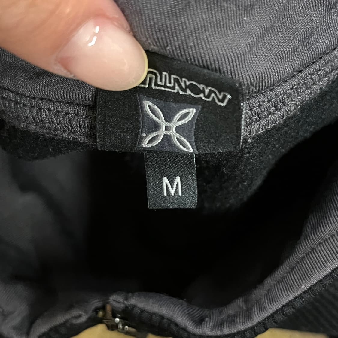 [정품/M] 몬츄라 블랙 기모 긴팔 집업 티셔츠 b14 상품이미지5