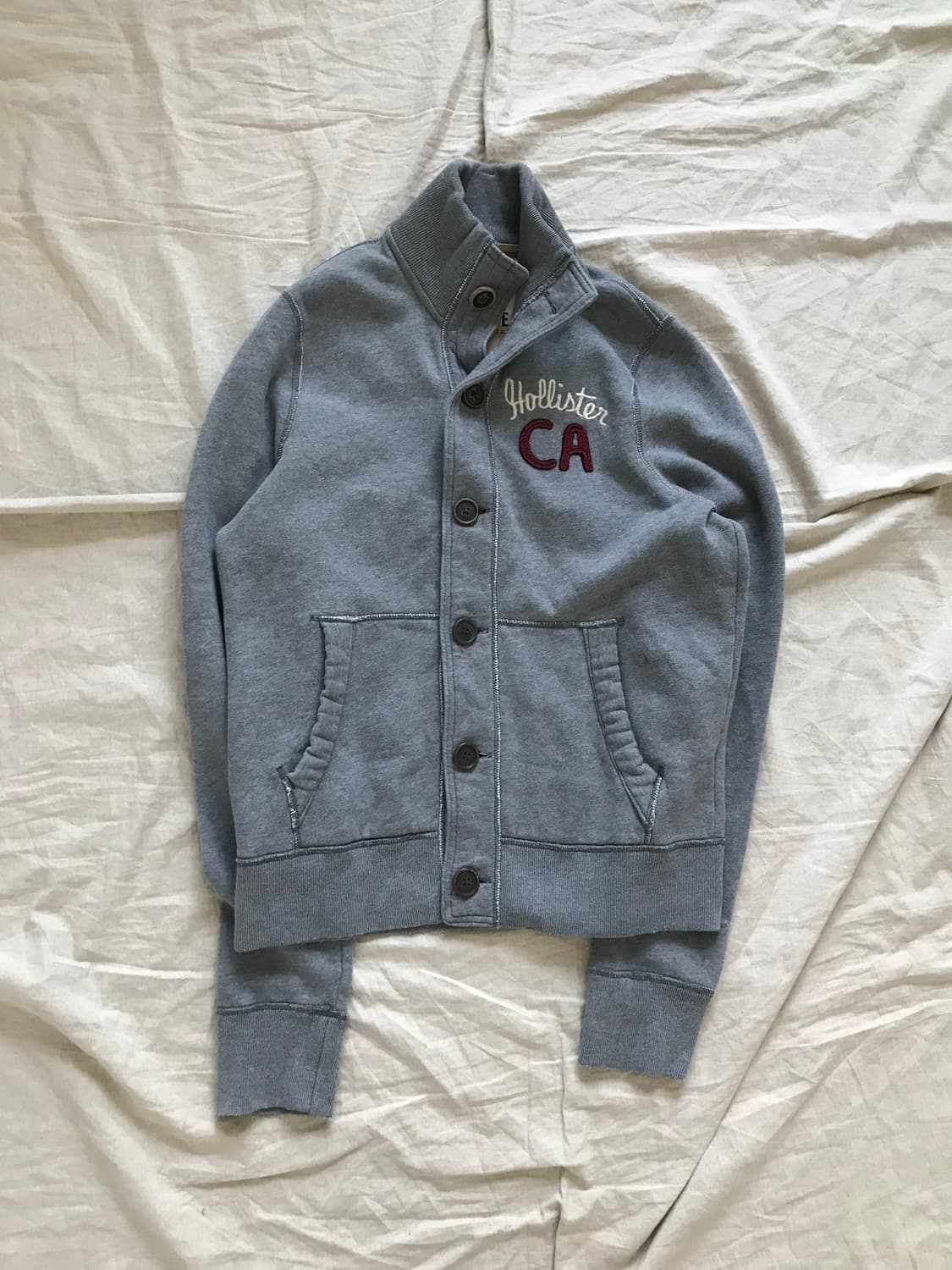 홀리스터 자수 로고 그레이 버튼 면집업 상품이미지5