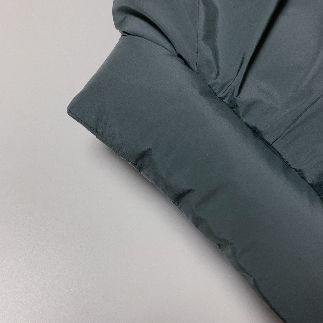 포스트아카이브팩션 7.0 다운 라이트 차콜 상품이미지4