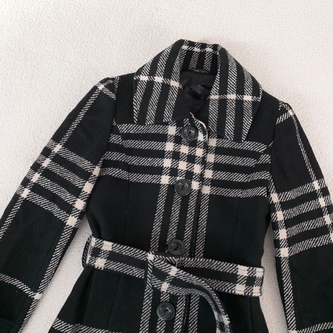 갸루 블랙x화이트 슬림핏 벨트 코트 상품이미지2