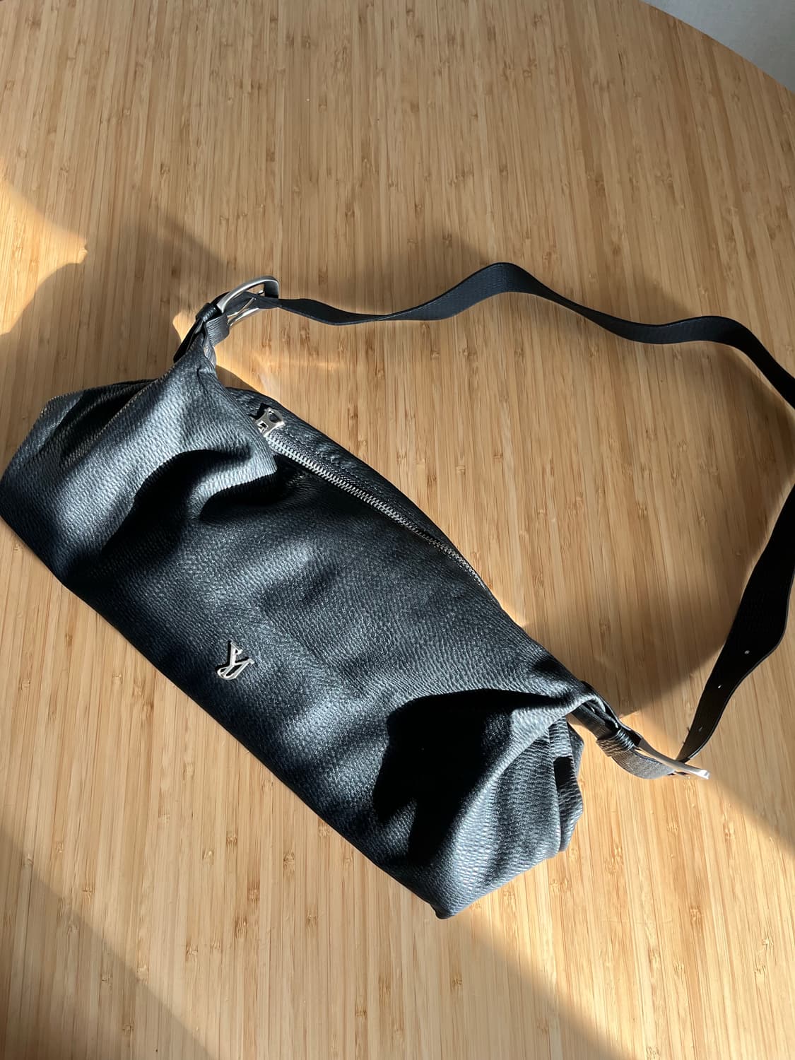 유제 YUJE gravel hobo bag 블랙 호보백 숄더백 상품이미지1