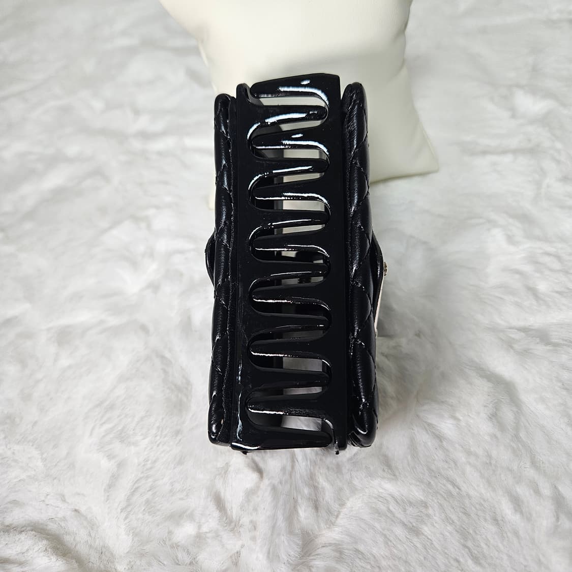 프라다 퀼팅 헤어 집게핀 블랙 상품이미지2