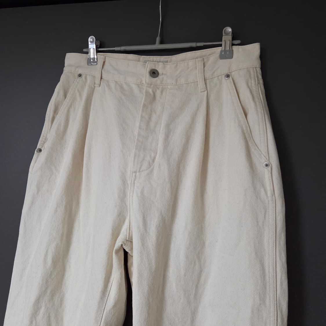 [1] 러프사이드 드레이프 데님팬츠 에크루 / 아이보리 화이트 상품이미지3