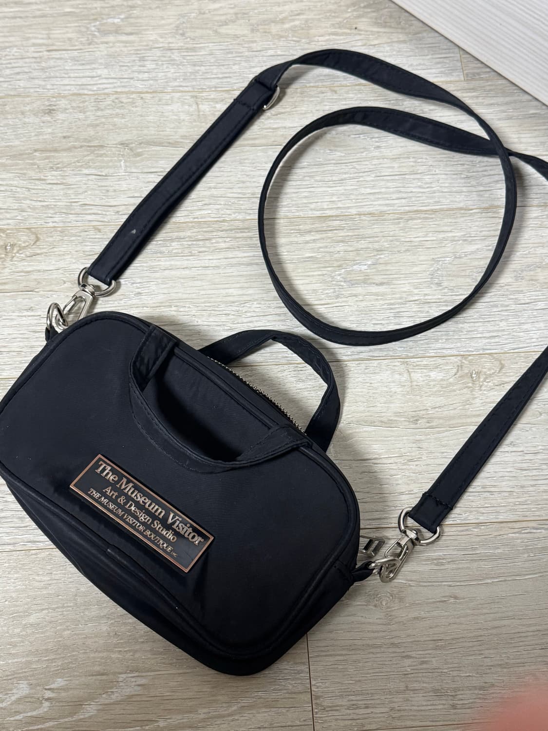 The museum Visitor가방 상품이미지1