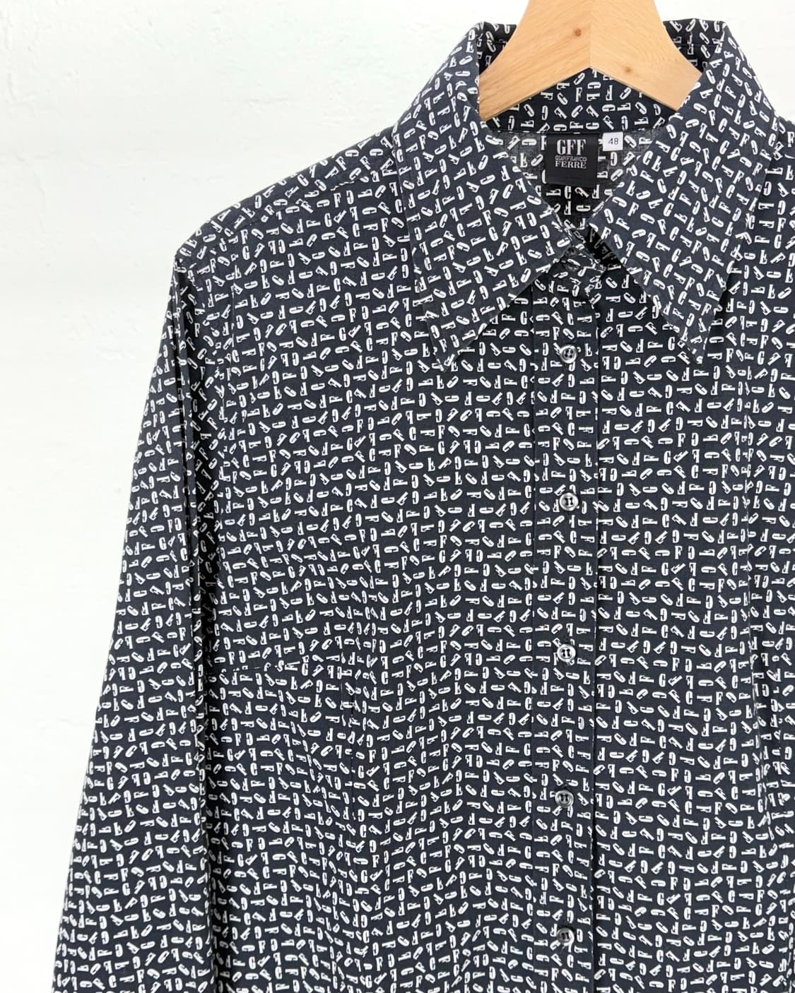 지앙프랑코 페레 블랙 모노그램 남반 클래식 셔츠 상품이미지2