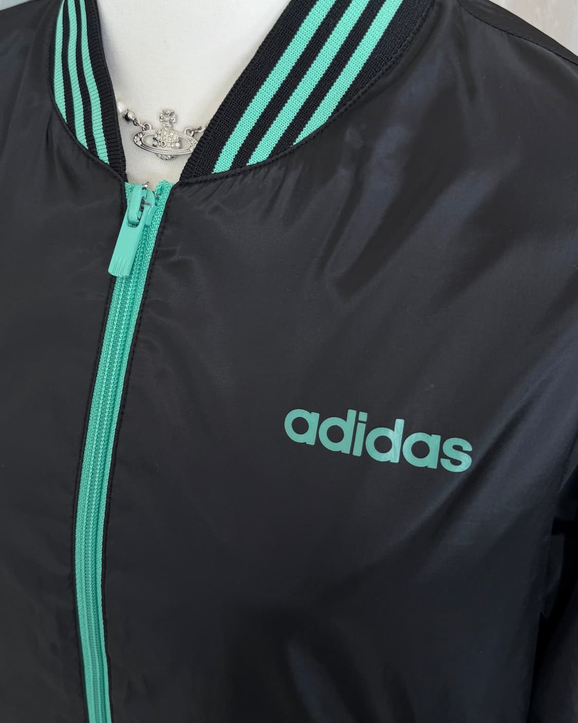 아디다스 블랙 & 민트 바람막이 집업 자켓 상품이미지4