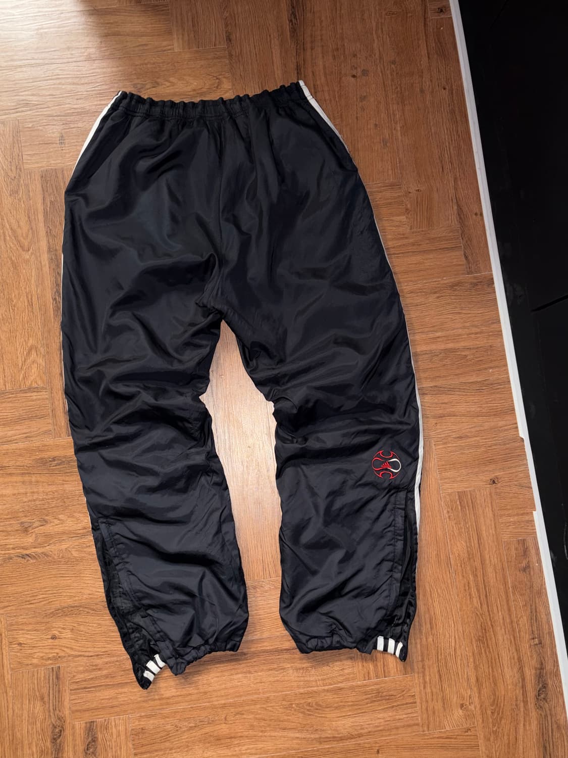 아디다스 레드로고 트랙팬츠 상품이미지3