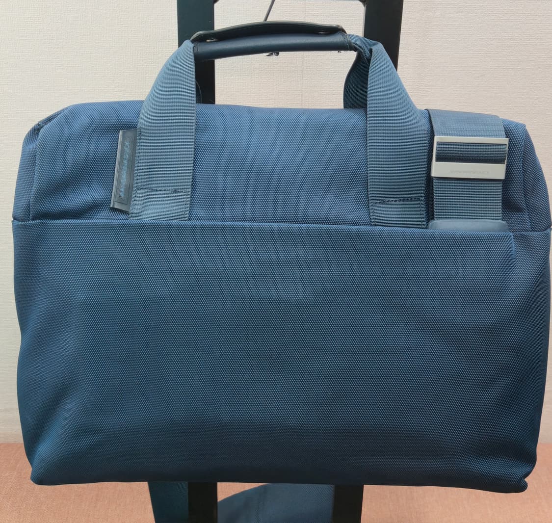 만다리나덕 네이비 컬러 패브릭 노트북 브리프케이스 상품이미지2