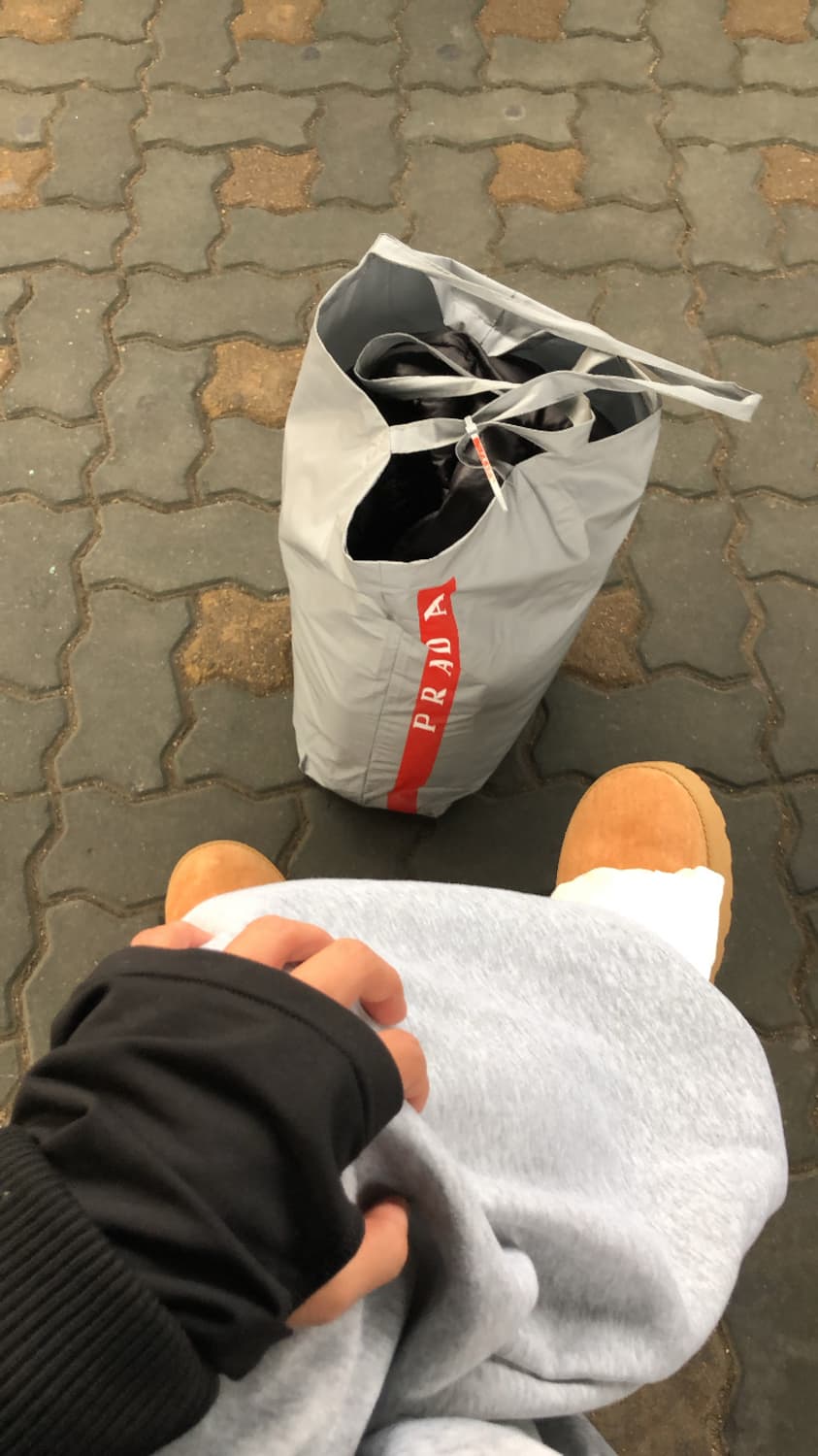 프라다 에코백 상품이미지1