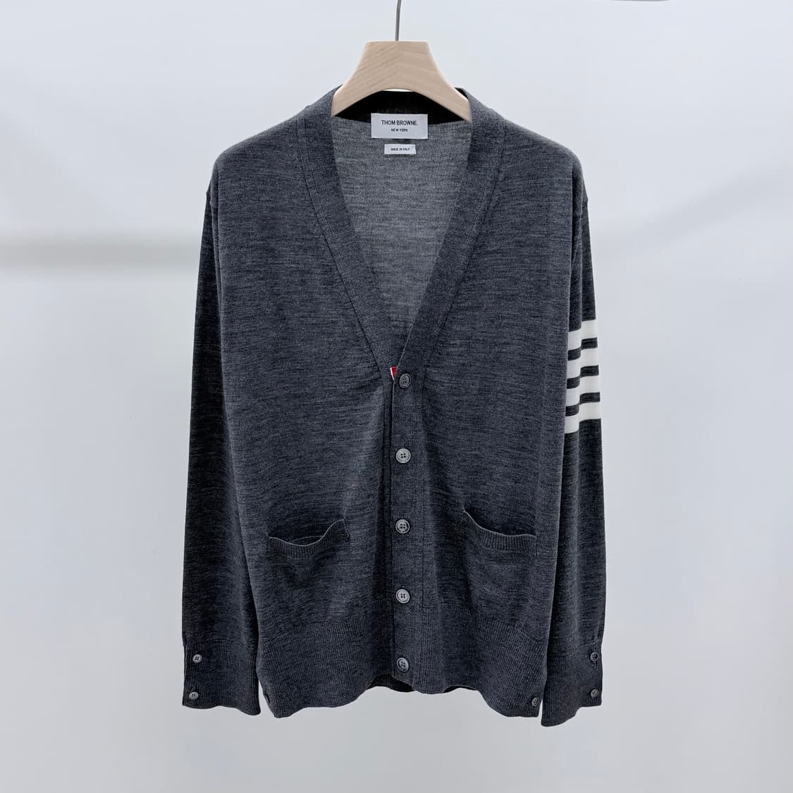 [미사용/3] 톰브라운 사선완장 메리노 울 가디건 그레이 상품이미지1