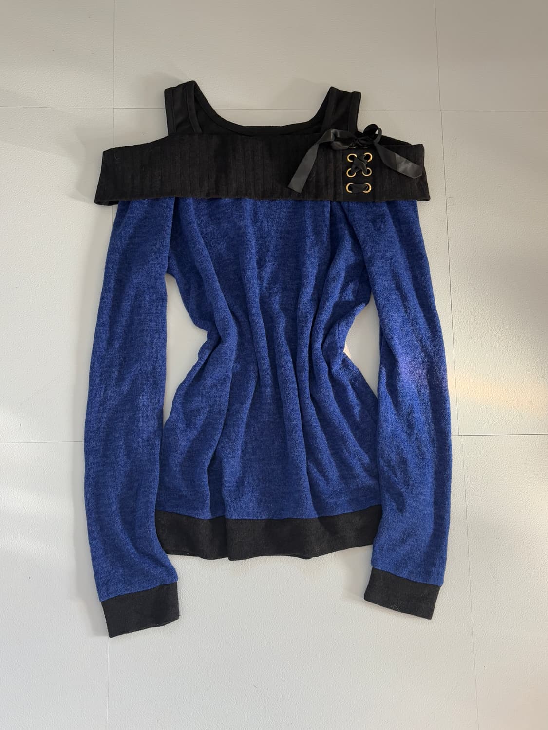 • Blue eyelet off-shoulder knitwear 상품이미지1