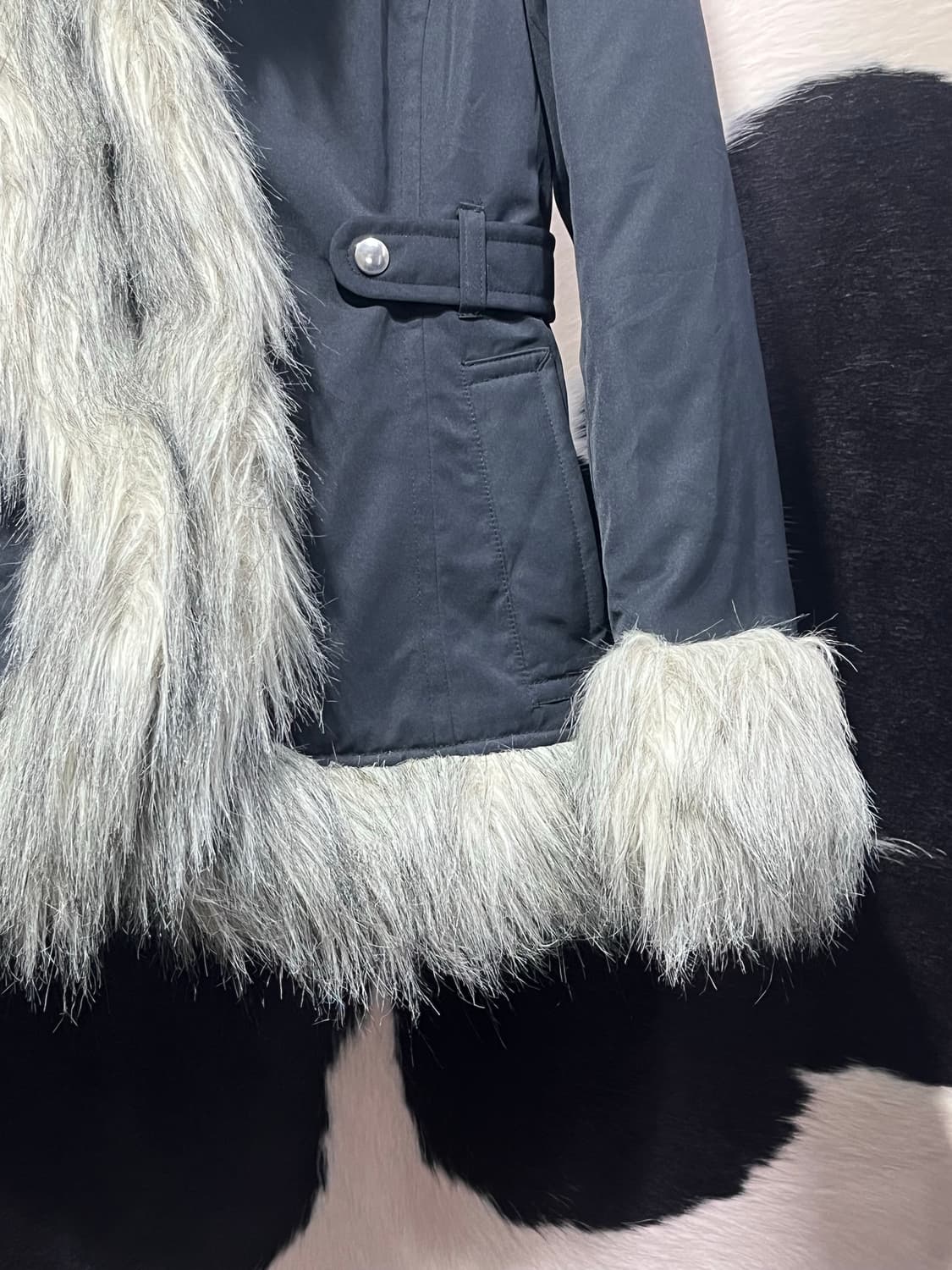 퍼 포인트 슬림핏 패딩 상품이미지4