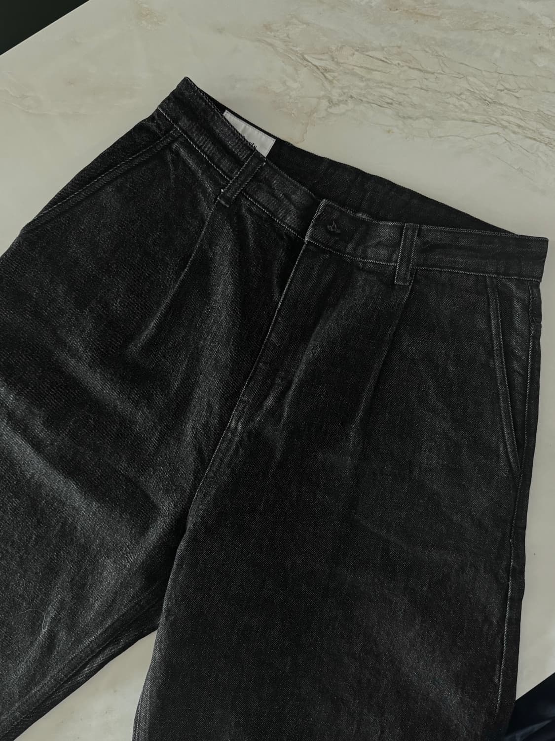 One Tuck Curve Denim Pants_Washed Black 상품이미지1