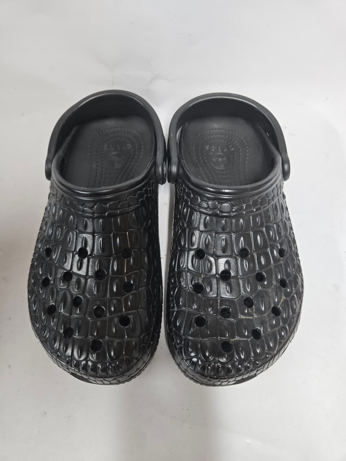 새신발)크록스  클래식 메탈릭 크록스킨 클로그 250 W8/M6 상품이미지2