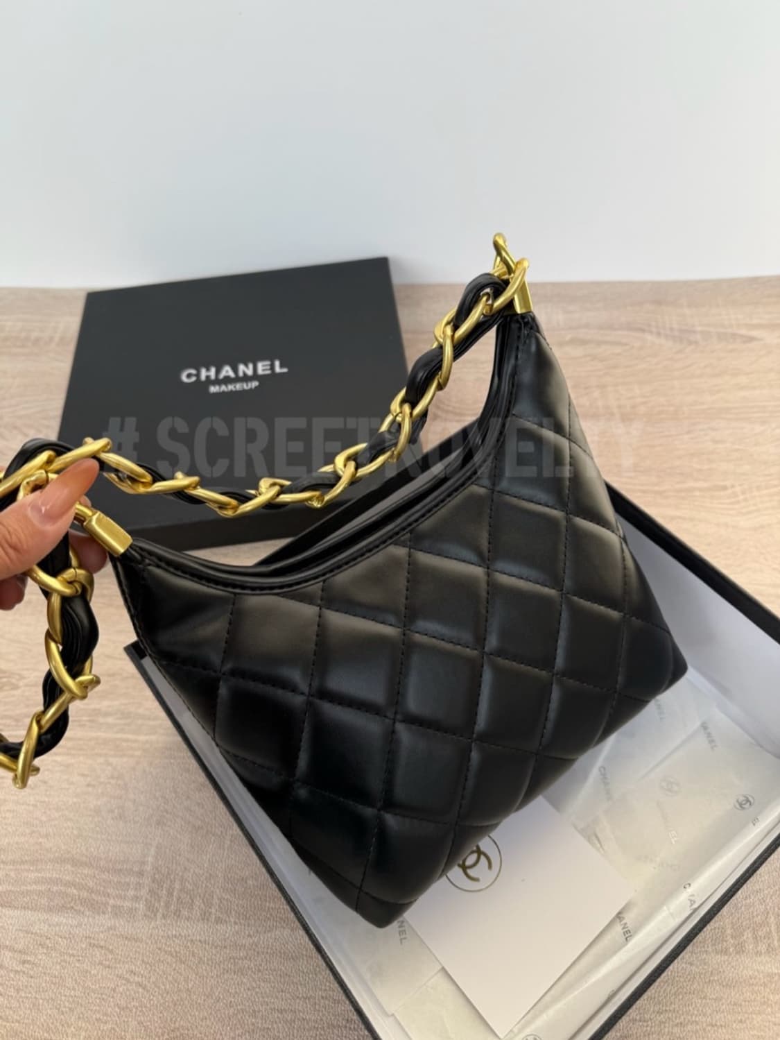 샤넬뷰티 골드체인 퀄팅 호보백 VIP 리미티드 상품이미지4