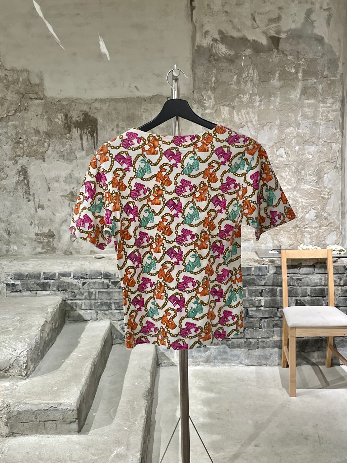 살바토레 페라가모 믹스 체인 패턴 U넥 코튼하프티 상품이미지6