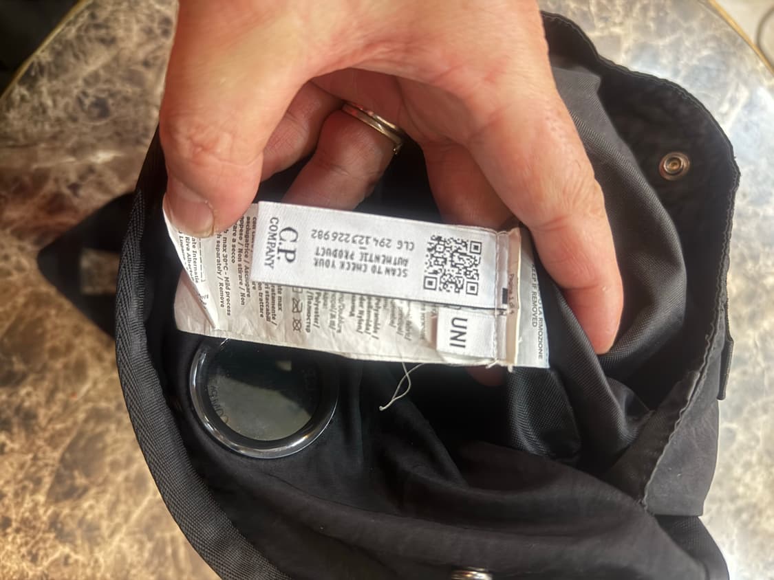 정품 cp컴퍼니 렌즈 크로스백 팝니다 상품이미지8