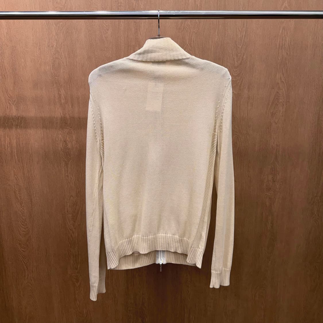 띠어리 하이넥 긴팔 니트 집업 무지 립 넥 디테일 레귤러핏 베이지 상품이미지3