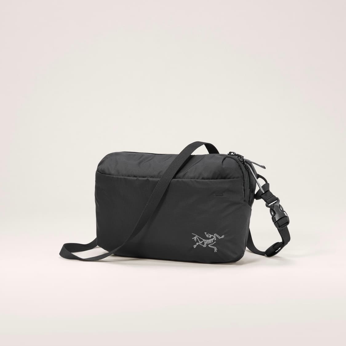 아크테릭스 헬리아드 크로스바디 백 상품이미지1