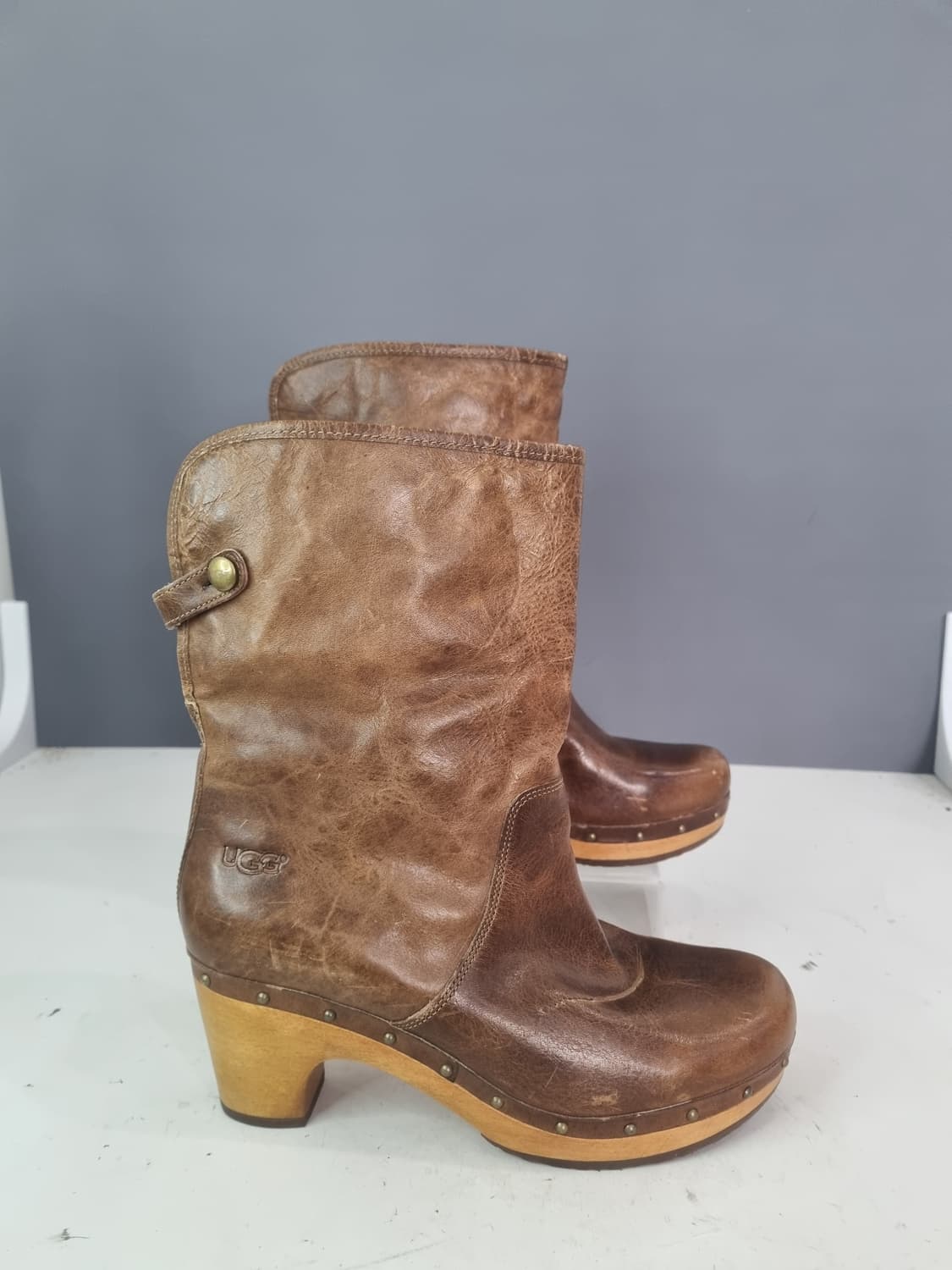 어그 250 브라운 레더 부츠 상품이미지1