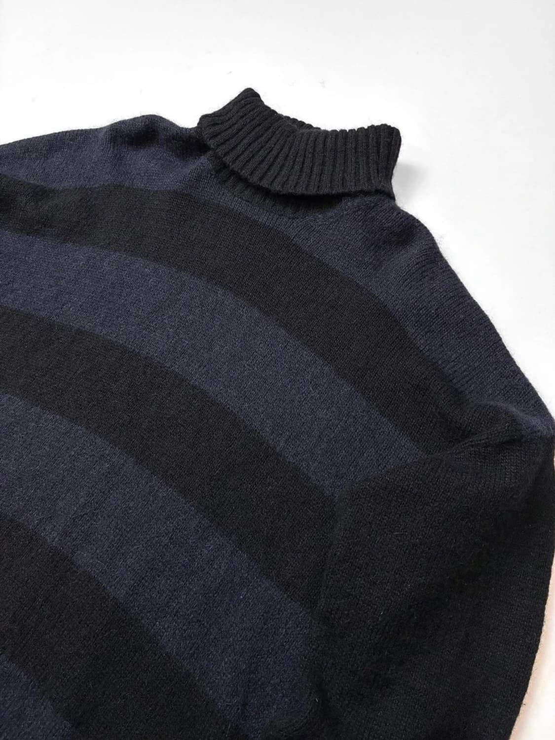 아미 AMI 16FW 알파카 나일론 단가라 폴라 니트 PN4652 상품이미지2