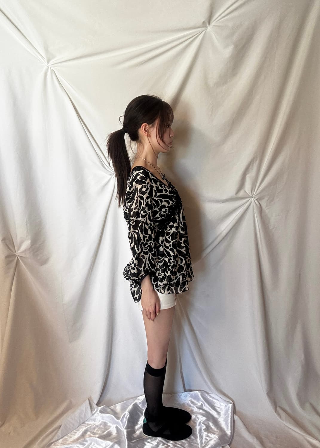 레이스 비즈 플라워 블라우스 상품이미지2