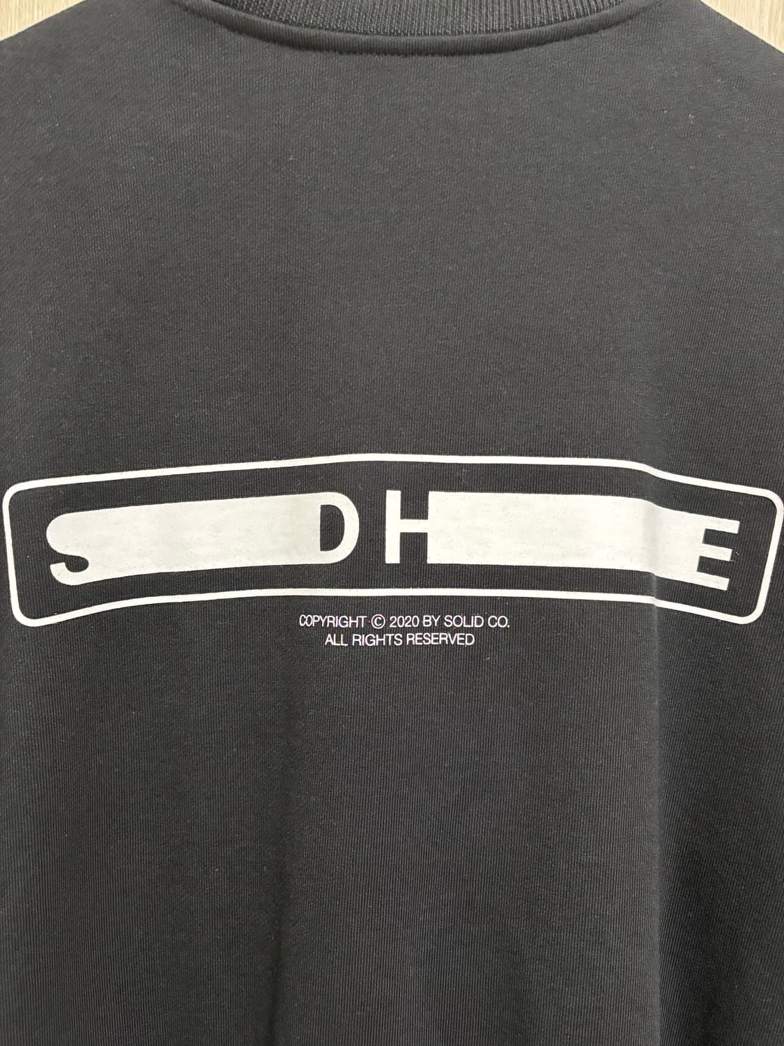 솔리드옴므 백로고 오버핏 맨투맨46/블랙 상품이미지2