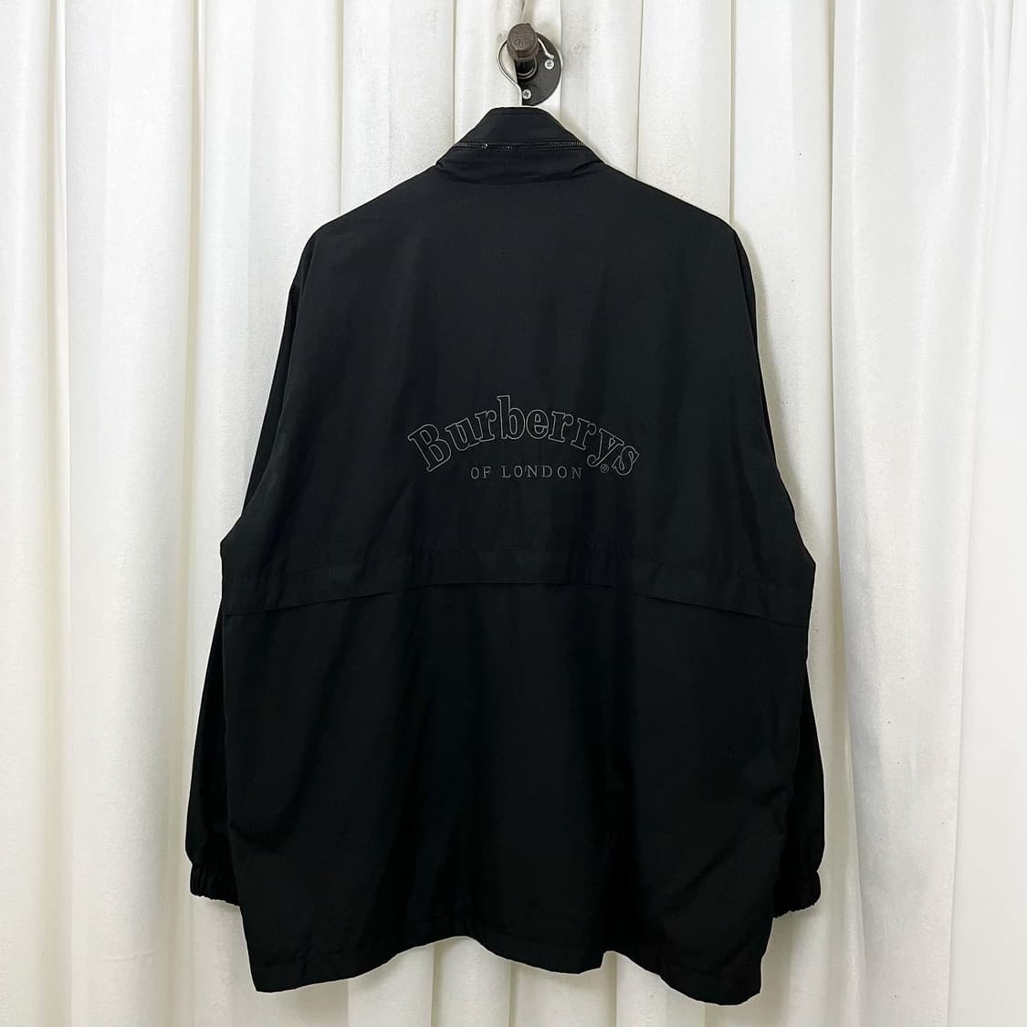 버버리 블랙 백빅로고 윈드브레이커 상품이미지5