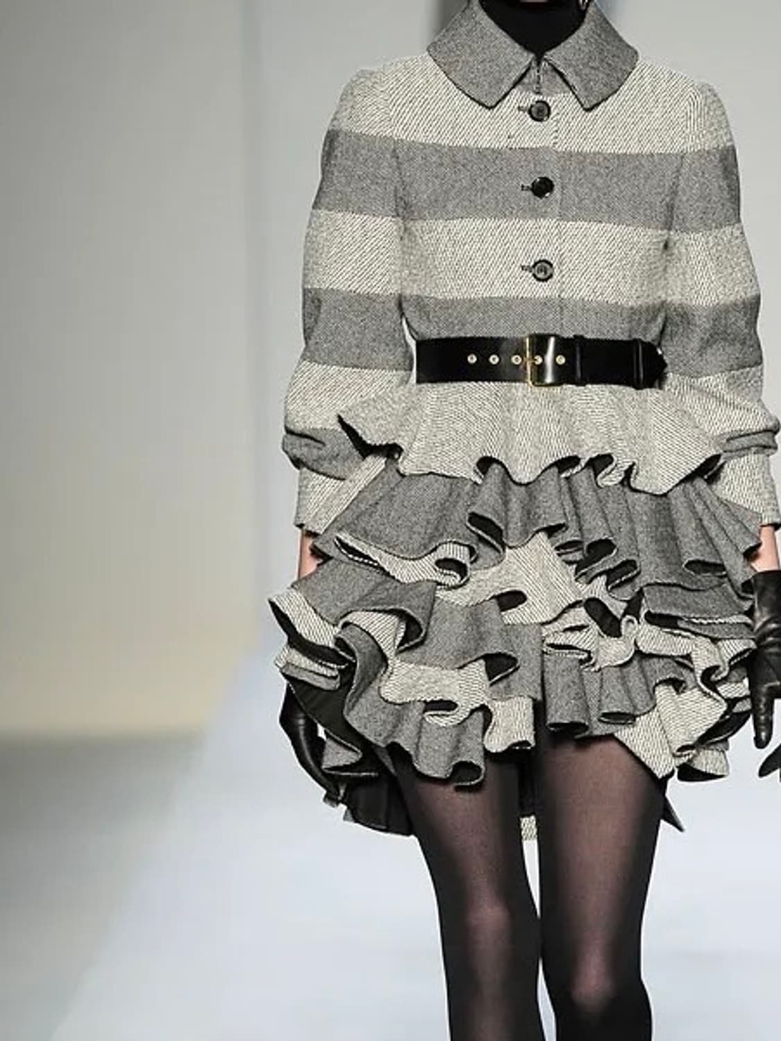 모스키노 헤링본 러플 코트 상품이미지1