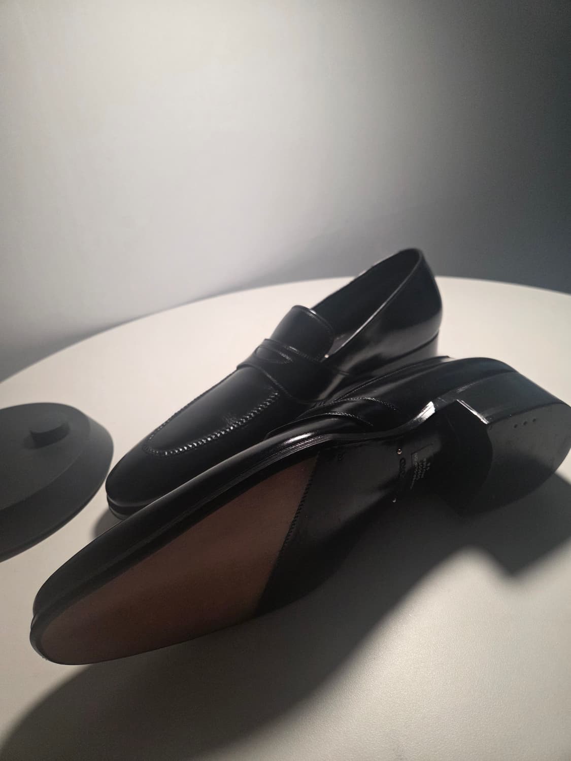 남성적 우아함의 정점, 톰 포드(TOM FORD)가 완성하는 완벽한 라스 상품이미지1