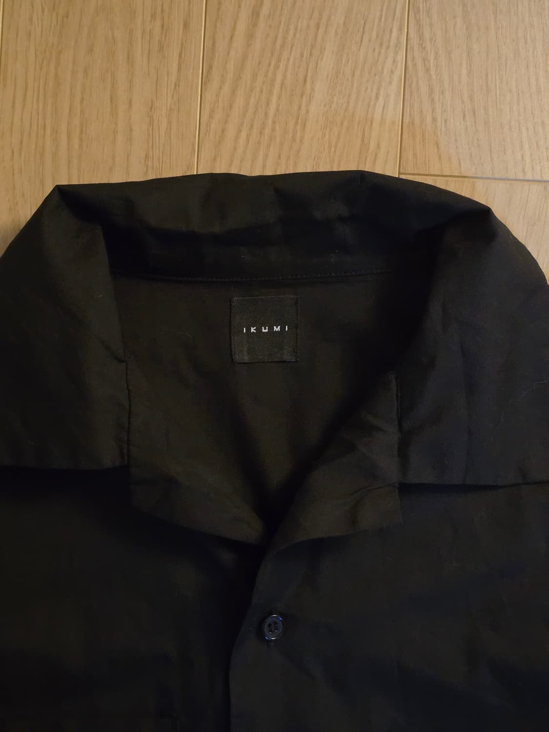 ikumi 이쿠미 백자수 블랙 셔츠  상품이미지4