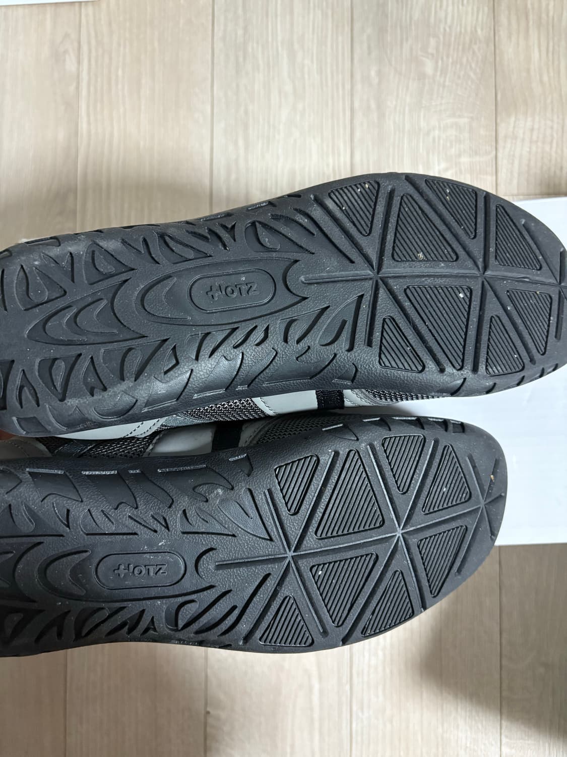 오찌 로마리 밴딩 플랫 다크 그레이 240mm 상품이미지4