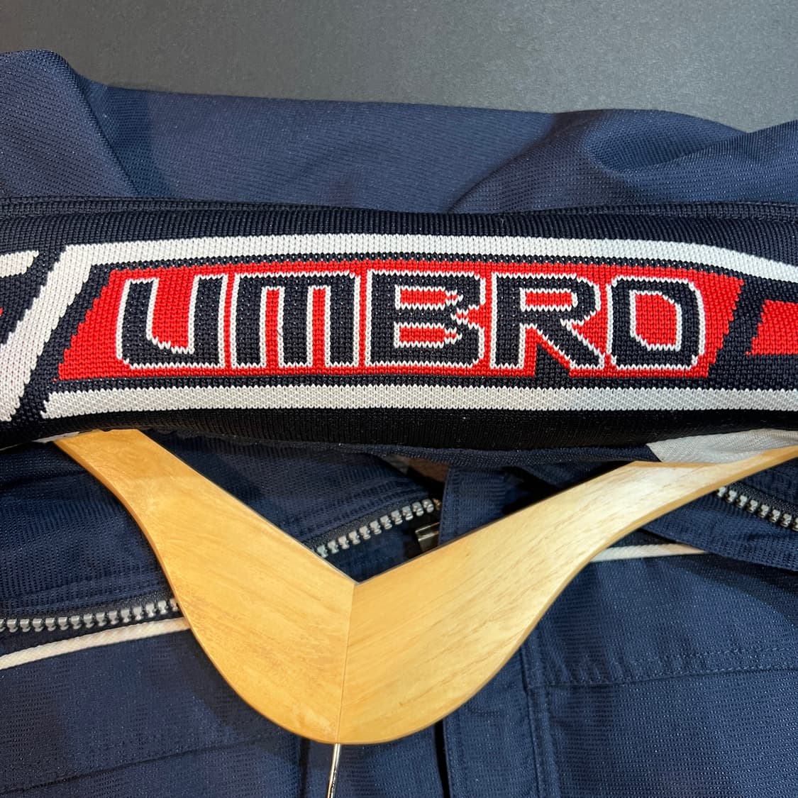 엄브로 90‘s 올드스쿨 배색 바람막이 네이비 상품이미지2