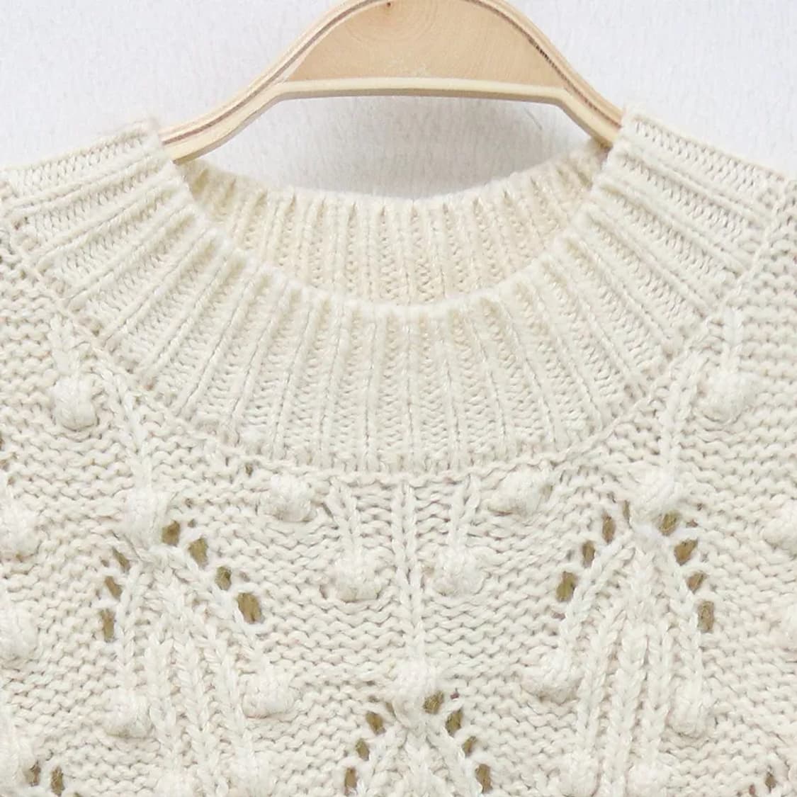 어스뮤직 폼폼 펀칭 니트 베스트 61972 상품이미지3