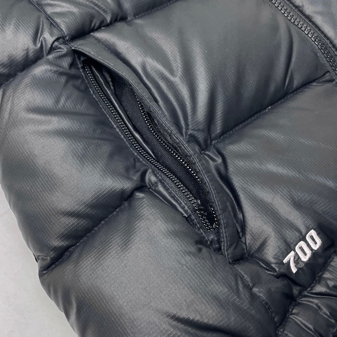 노스페이스 700 블랙 구스다운 패딩 조끼 상품이미지4
